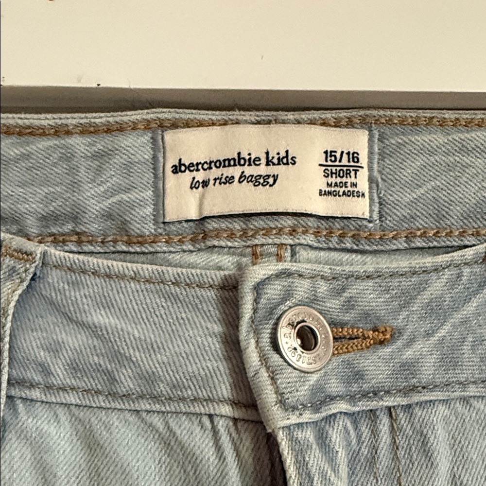 Abercrombie Kids Light Blue Jeans with Pink Bow Details - Picture 3 of 5